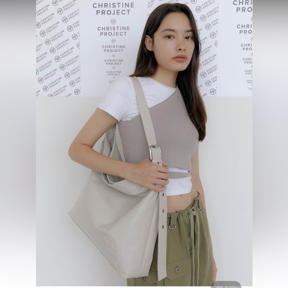 CHRISTINE PROJECT >Korean brand 
Sparkling Shopper Bag - Picture 13 of 16